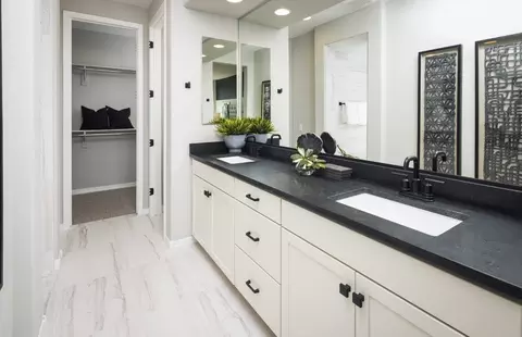 Bath - 9960 S Gold Stone Trl, Apache Junction, AZ 85120 photo 4 of 5