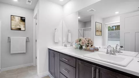 Bath - 63300 NE Peale St, Bend, OR 97701 photo 2 of 5