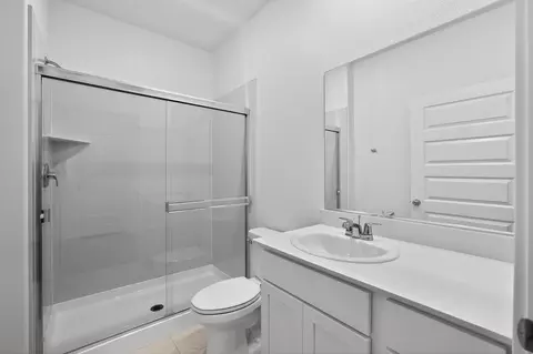 Bath - 1165 Monique St, Galt, CA 95632 photo 1 of 4