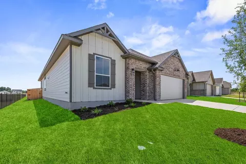 Exterior - 247 Gus Loop, Georgetown, TX 78626 photo 3 of 4