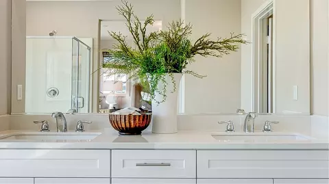 Bath - 2877 E Amberley Privado, Ontario, CA 91762 photo 4 of 4