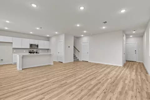 Living - 5503 Franklin Hls, Von Ormy, TX 78073 photo 2 of 6