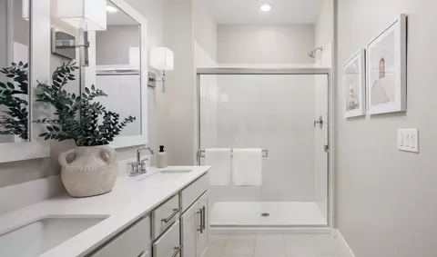 Bath - 5809 White Rabbit Dr, Bakersfield, CA 93306 photo 2 of 3