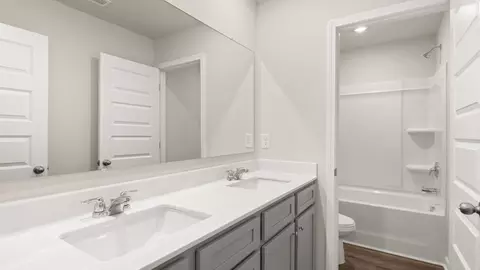 Bath - 467 Tate St, Monroe, GA 30655 photo 4 of 5
