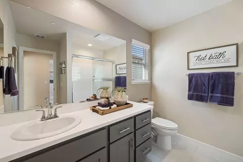 Bath - 484 Anthology St, Turlock, CA 95380 photo 2 of 3