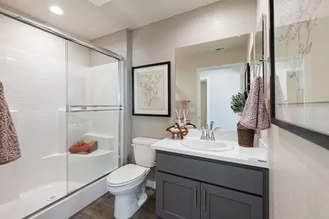 Bath - 484 Anthology St, Turlock, CA 95380 photo 1 of 3