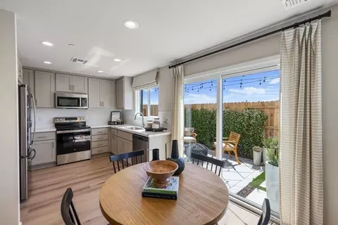 Kitchen - 484 Anthology St, Turlock, CA 95380 photo 6 of 7
