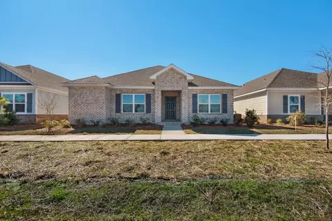 Exterior - 4012 Watergate Dr, Milton, FL 32583 photo 2 of 9