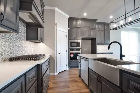 Kitchen - 2920 E Northampton St, Broken Arrow, OK 74014 photo 12 of 14