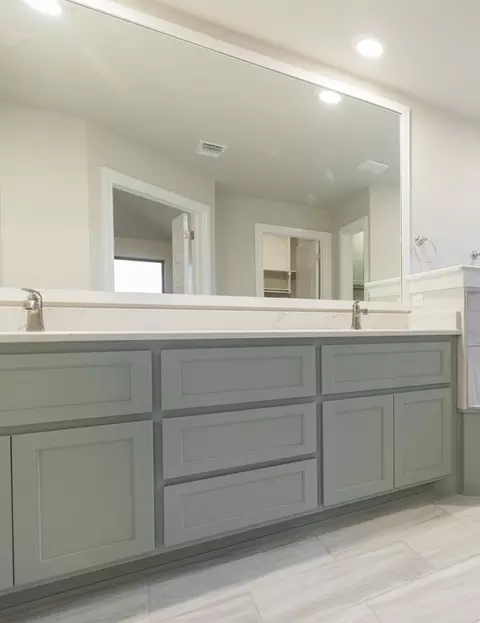 Bath - 2920 E Northampton St, Broken Arrow, OK 74014 photo 1 of 4