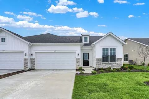 1621 Clover Crossing Dr, Greenfield, IN 46140