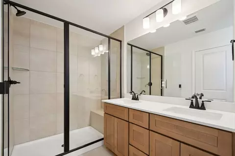 Bath - 6570 Marsh Ln, Buda, TX 78610 photo 1 of 3