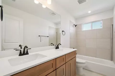 Bath - 6570 Marsh Ln, Buda, TX 78610 photo 2 of 3