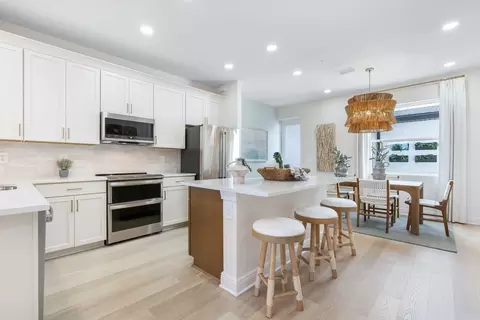 Kitchen - 17652 Cane Ave, Venice, FL 34293 photo 2 of 2
