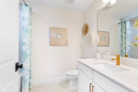 Bath - 17652 Cane Ave, Venice, FL 34293 photo 3 of 3