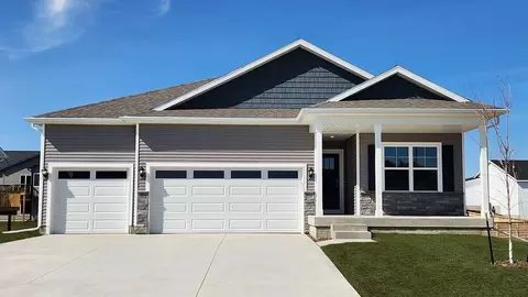 Exterior - 3285 Artesian Rd, Marion, IA 52302 photo 3 of 5