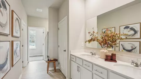 Entry Way - 3285 Artesian Rd, Marion, IA 52302 photo 4 of 4