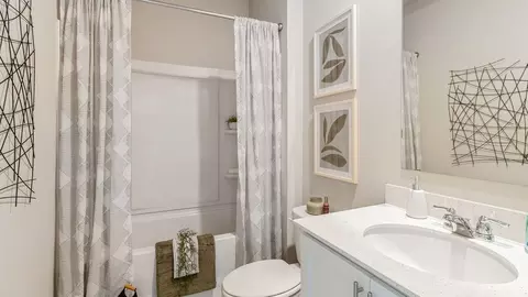 Bath - 3285 Artesian Rd, Marion, IA 52302 photo 2 of 9