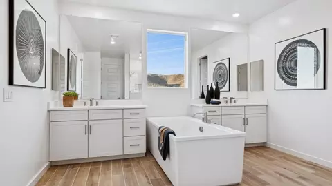 Bath - 24025 N 25th St, Phoenix, AZ 85024 photo 1 of 3