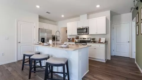 Kitchen - 1372 Bear Hammock Dr, Umatilla, FL 32784 photo 4 of 8