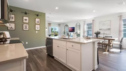 Kitchen - 1372 Bear Hammock Dr, Umatilla, FL 32784 photo 2 of 8
