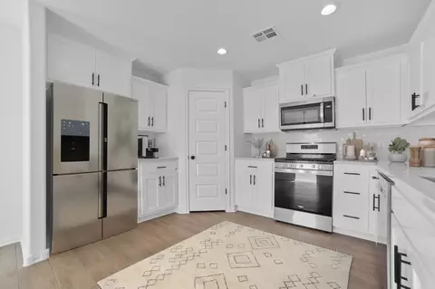 Kitchen - 11320 E 93rd Pl N, Owasso, OK 74055 photo 4 of 14