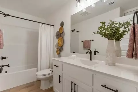 Bath - 11320 E 93rd Pl N, Owasso, OK 74055 photo 3 of 7
