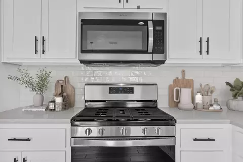 Kitchen - 11320 E 93rd Pl N, Owasso, OK 74055 photo 2 of 14
