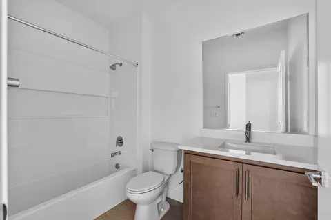 Bath - 2130 Trojan St, Manteca, CA 95336 photo 1 of 4