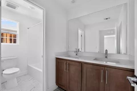 Bath - 2130 Trojan St, Manteca, CA 95336 photo 2 of 4