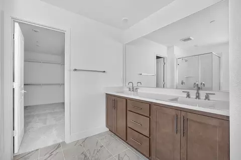 Bath - 2130 Trojan St, Manteca, CA 95336 photo 3 of 4