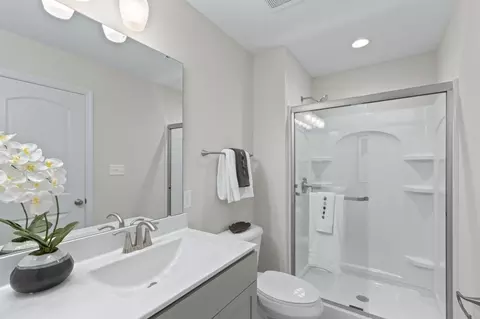 Bath - 986 Grandview Ln, Pacific, MO 63069 photo 9 of 13