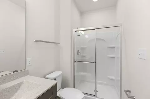 Bath - 986 Grandview Ln, Pacific, MO 63069 photo 6 of 13