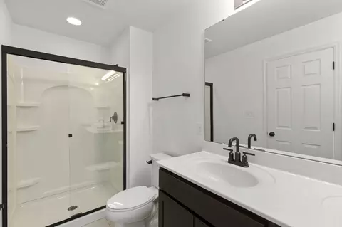 Bath - 986 Grandview Ln, Pacific, MO 63069 photo 11 of 13