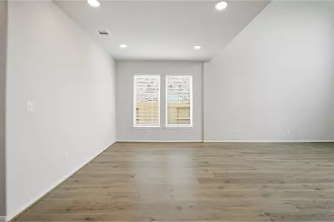 Living - 7906 Jasper Mdws, Angleton, TX 77515 photo 6 of 10