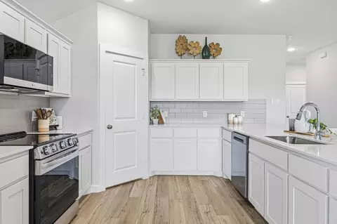 Kitchen - 405 Sperling Ln, Ferris, TX 75125 photo 3 of 4
