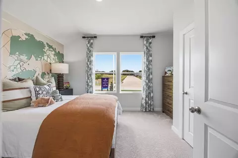 Bedroom - 405 Sperling Ln, Ferris, TX 75125 photo 7 of 13