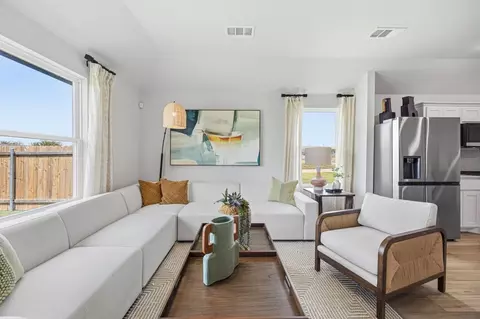 Living - 405 Sperling Ln, Ferris, TX 75125 photo 5 of 5