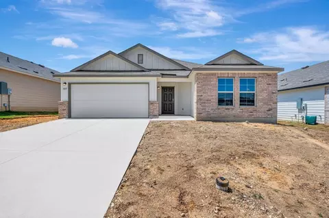1013 Eagle Xing, Seguin, TX 78155