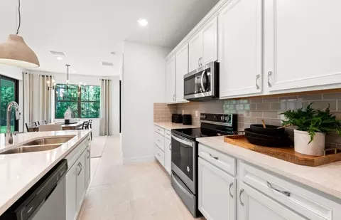 Kitchen - 3260 Hampton Blvd, Alva, FL 33920 photo 4 of 8