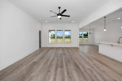 Living - 24101 Quints Dr, Athens, AL 35613 photo 2 of 3