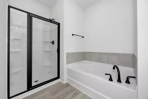 Bath - 24101 Quints Dr, Athens, AL 35613 photo 5 of 7