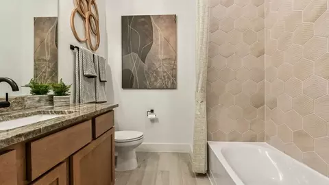 Bath - 1029 Dws Pass, Conroe, TX 77306 photo 9 of 11