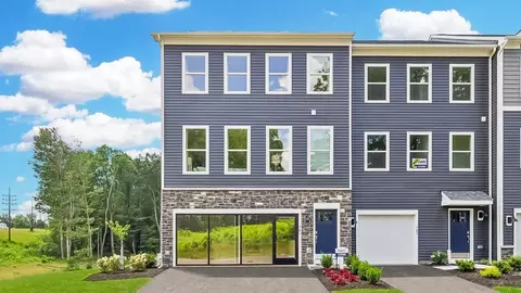 301 Dye Ln, Morgantown, WV 26501
