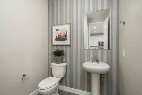 Bath - 2266 S Jeffry St, Gilbert, AZ 85295 photo 2 of 3