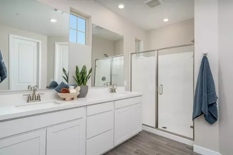 Bath - 2266 S Jeffry St, Gilbert, AZ 85295 photo 1 of 3
