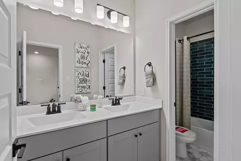 Bath - 237 Saddle Park, Cibolo, TX 78108 photo 3 of 3
