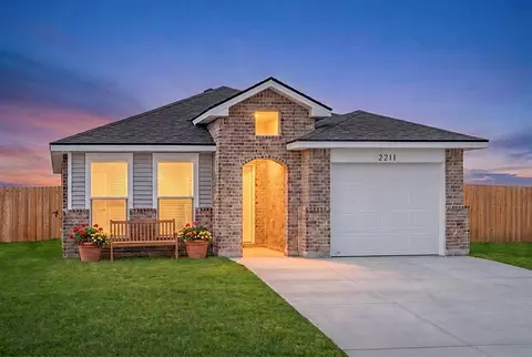 Exterior - 5825 154th Pl, Lubbock, TX 79424 photo 2 of 4