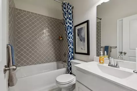Bath - 10345 Dittany Ln, Crowley, TX 76036 photo 3 of 4