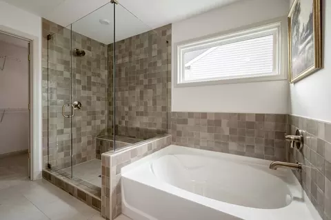 Bath - 175 Westwoods Rd, Wright City, MO 63390 photo 3 of 11
